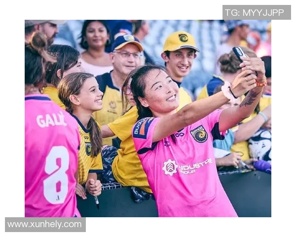 足球明星与中国舞女生的完美结合展现青春活力与艺术魅力